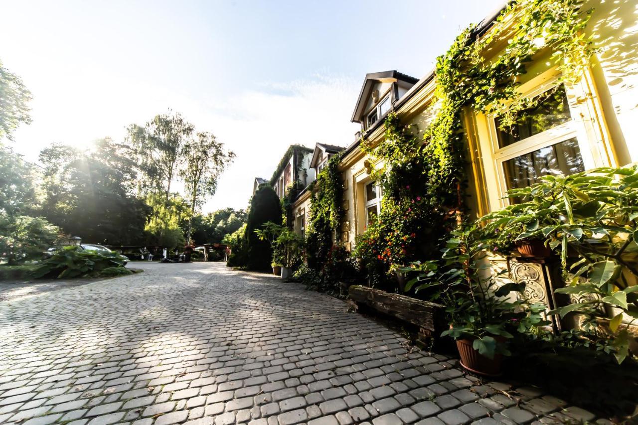 Dwor Boratyn Bed & Breakfast Exterior photo
