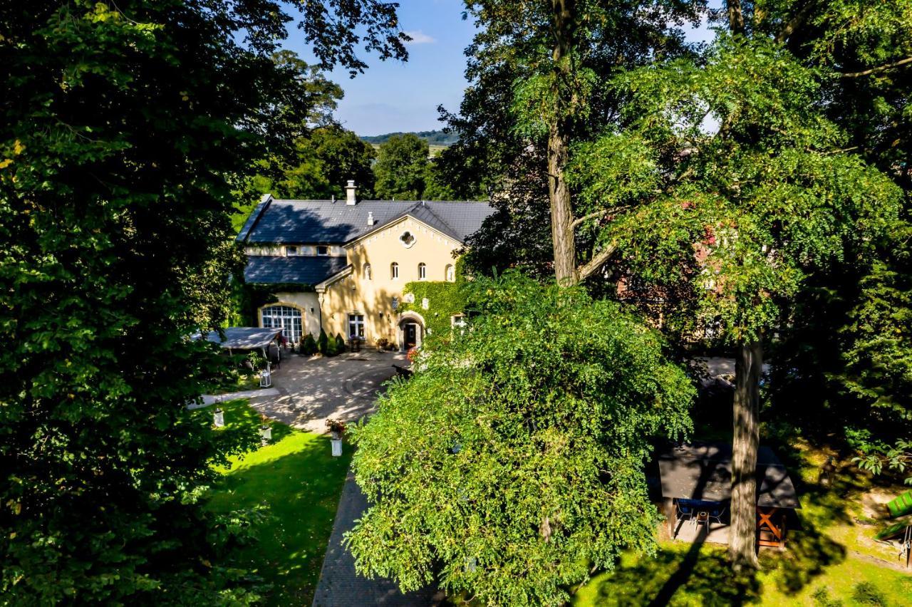 Dwor Boratyn Bed & Breakfast Exterior photo