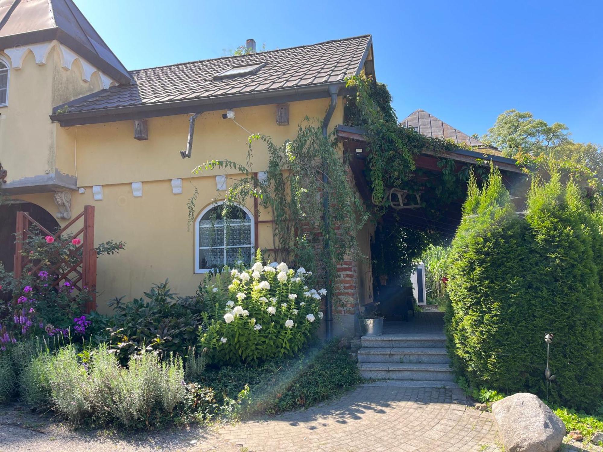 Dwor Boratyn Bed & Breakfast Exterior photo