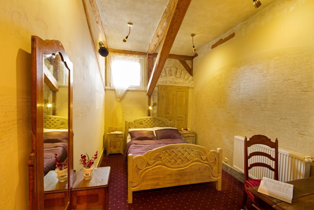 Dwor Boratyn Bed & Breakfast Exterior photo